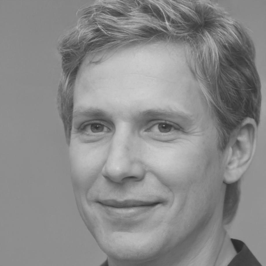 Portraitfoto von Lukas Hoffmann